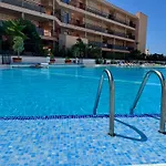 Vibrant Seaside In Cristianos Lejlighed