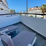 Vibrant Seaside In Cristianos Lejlighed *